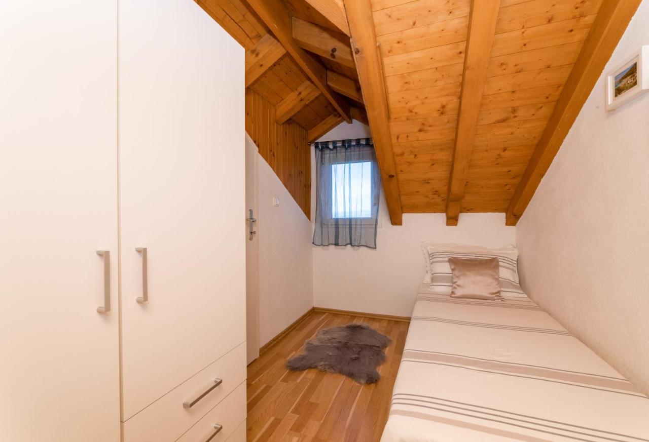 Marina Holiday Home Постира Экстерьер фото