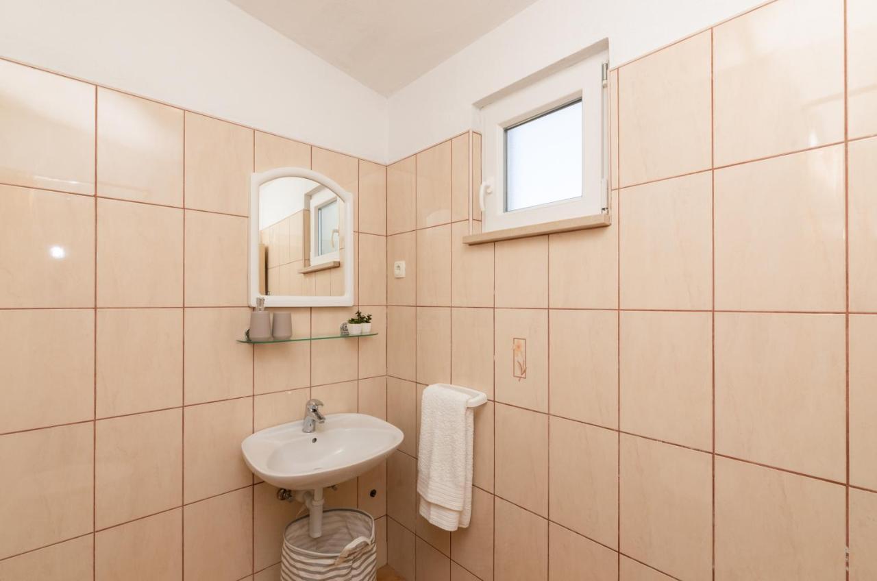 Marina Holiday Home Постира Экстерьер фото