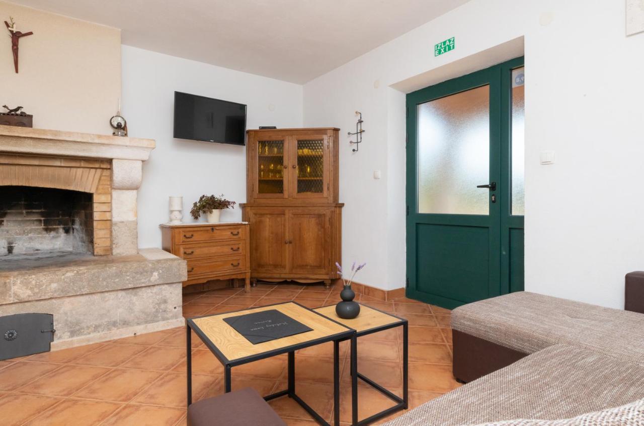 Marina Holiday Home Постира Экстерьер фото
