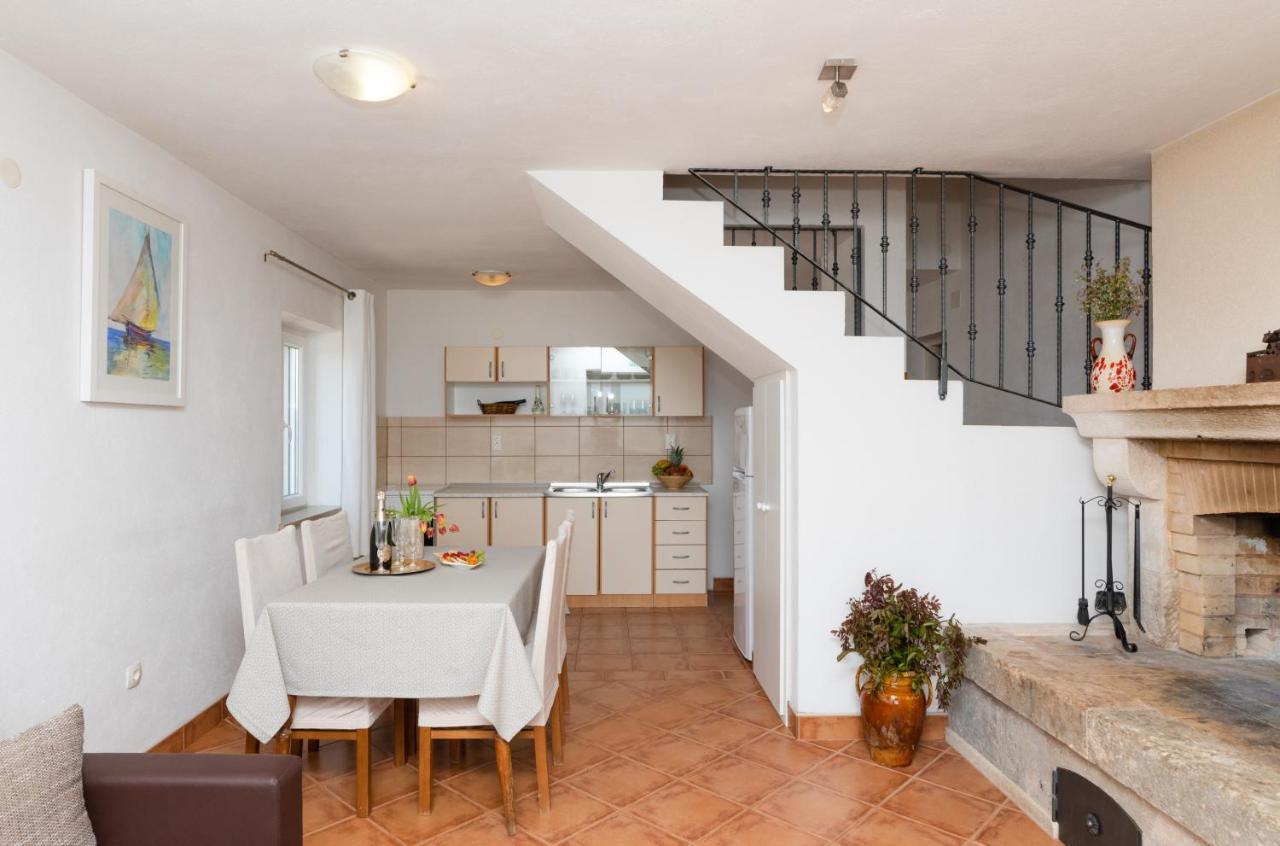 Marina Holiday Home Постира Экстерьер фото